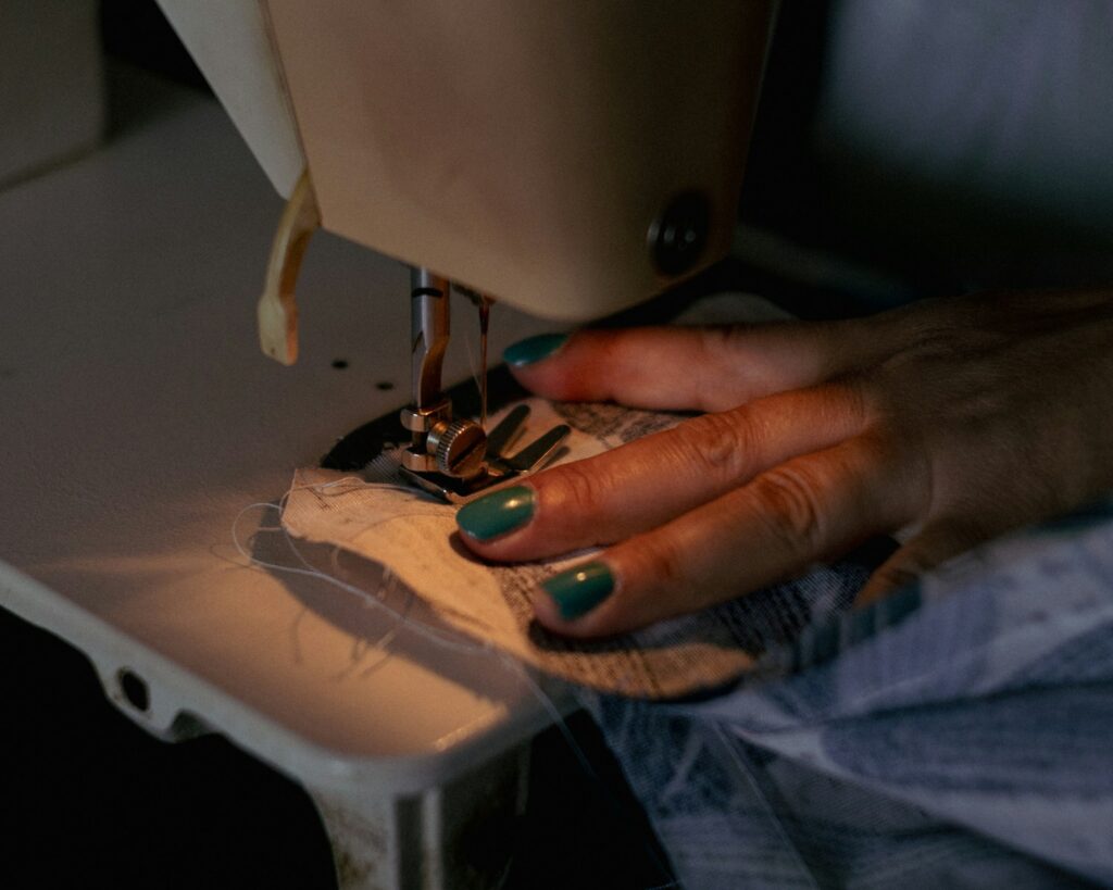 sewing machine zipper foot guide